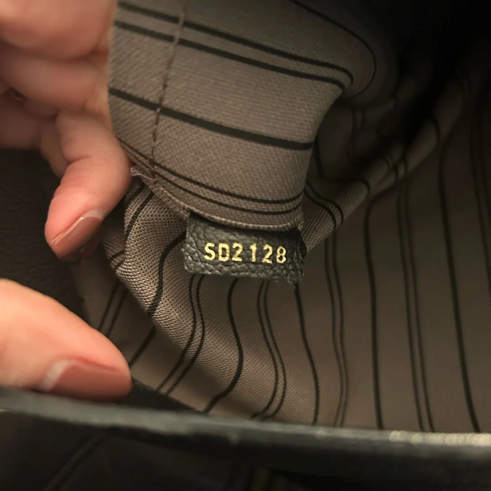 Authentic Louis Vuitton Melie Empriente Noir - Picture 12 of 14